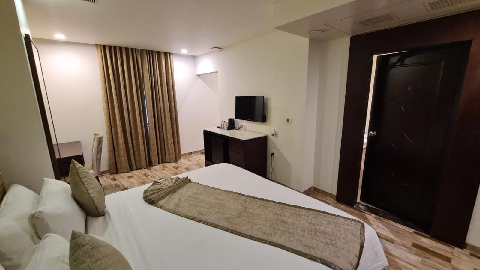 Regenta Inn Ranip Ahmedabad Exterior foto