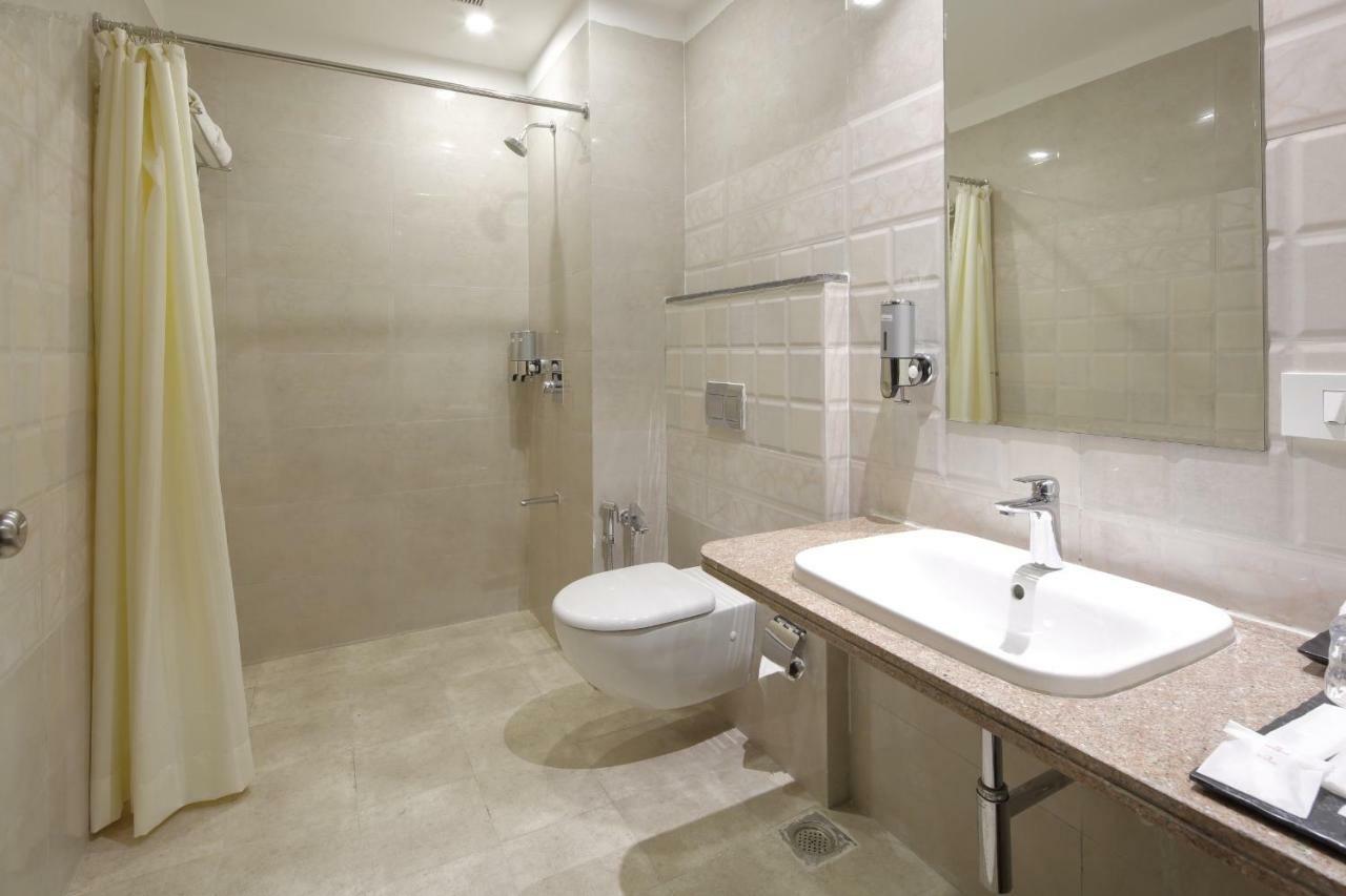 Regenta Inn Ranip Ahmedabad Exterior foto